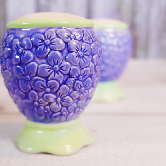 Pfaltzgraff 'Summer Breeze' Salt & Pepper Shakers Sculpted Hydrangeas Blue Green - Picture 7 of 7